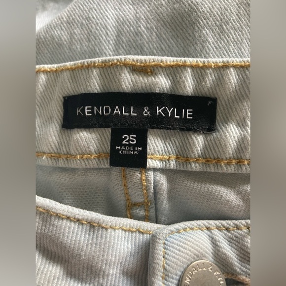 Kendall & Kylie roses embroidered jeans light wash distressed size 25 - Picture 9 of 11